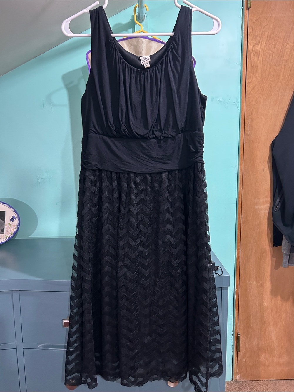 Signature by Sangria Black Chevron-Trim Sleeveless Midi Dress
